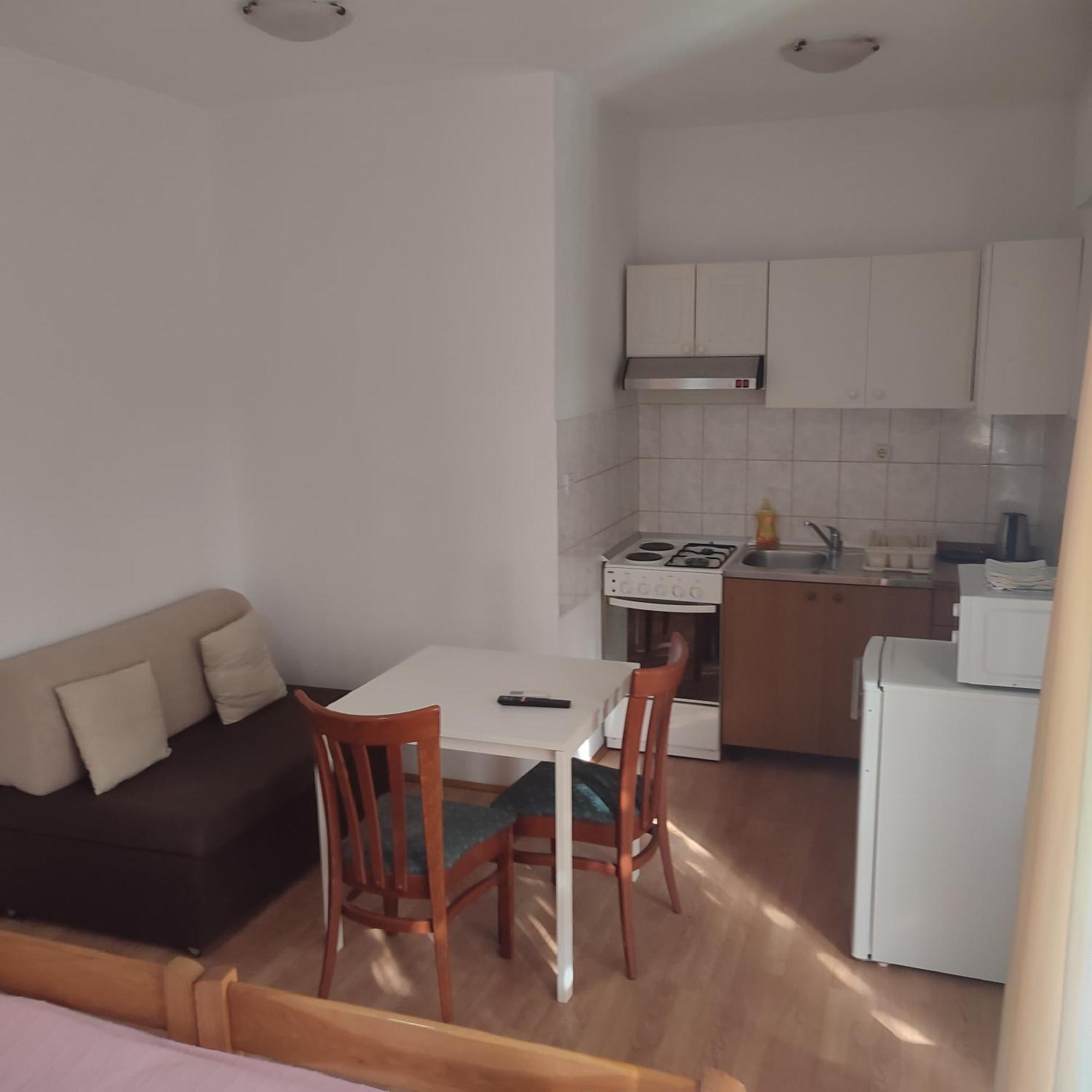 Apartmani Ledenko Kaštela Esterno foto