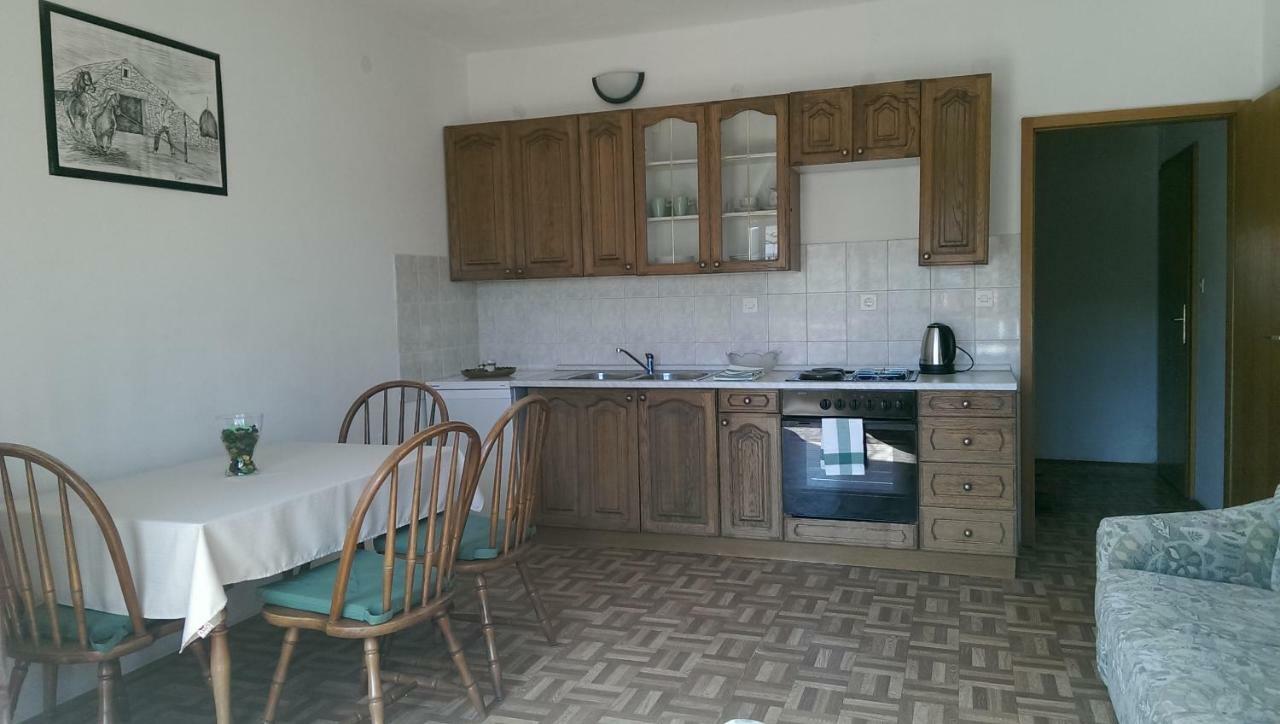 Apartmani Ledenko Kaštela Esterno foto