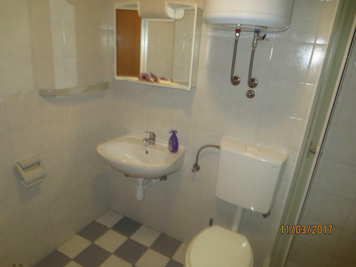 Apartmani Ledenko Kaštela Esterno foto